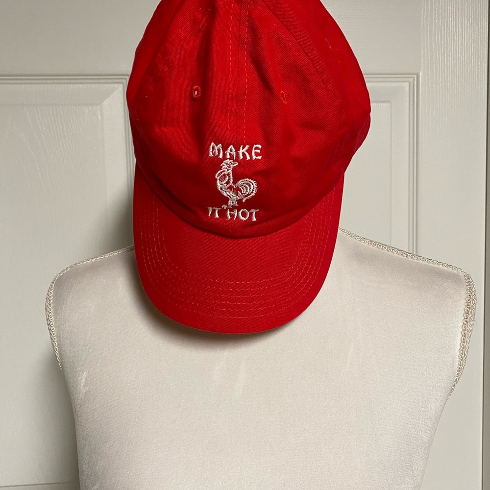 NWOT Petals and Peacocks Make it Hot Hat
